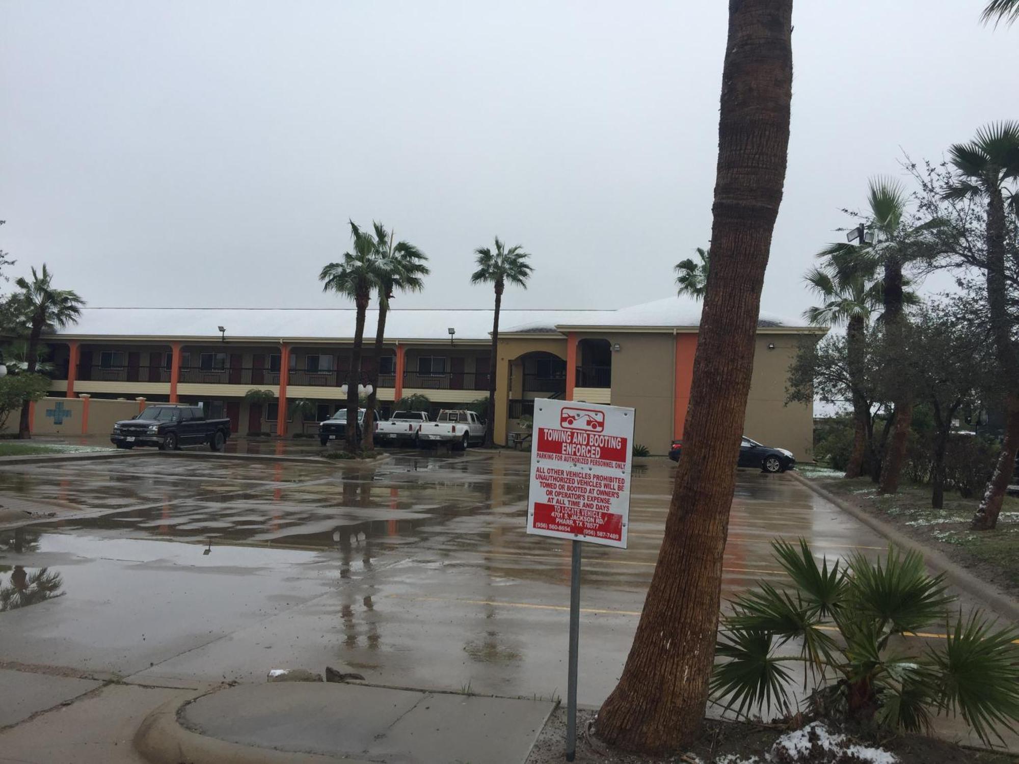 Texas Inn And Suites City Center At University Dr. Edinburg Exterior foto