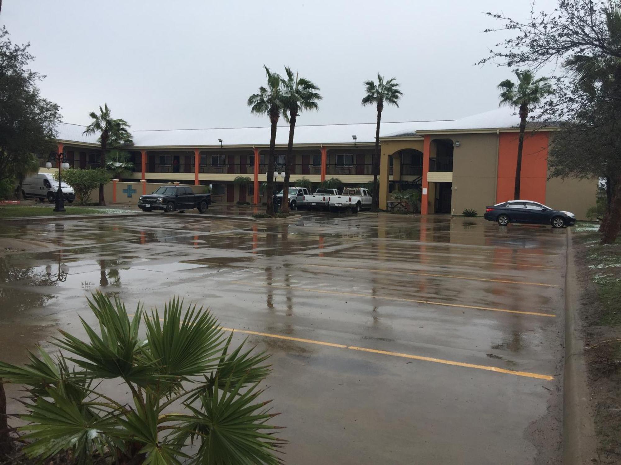 Texas Inn And Suites City Center At University Dr. Edinburg Exterior foto