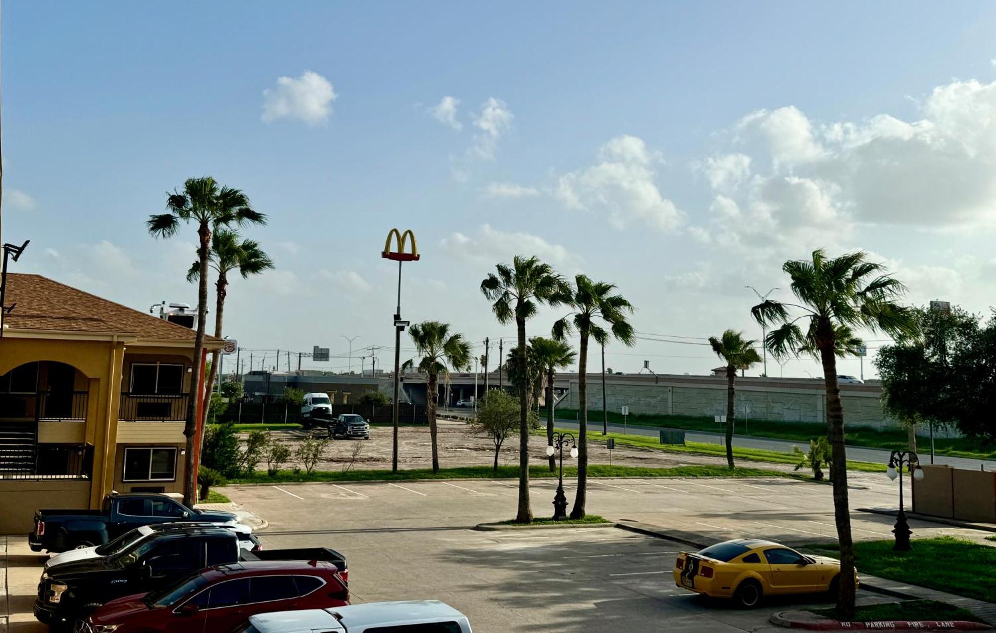 Texas Inn And Suites City Center At University Dr. Edinburg Exterior foto