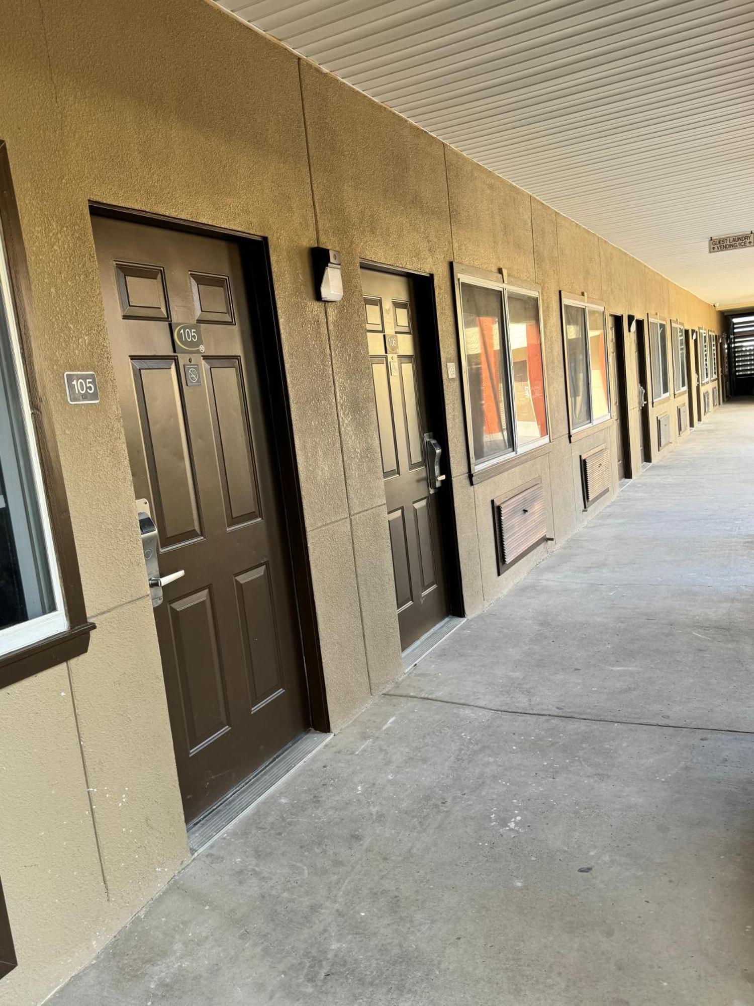 Texas Inn And Suites City Center At University Dr. Edinburg Exterior foto