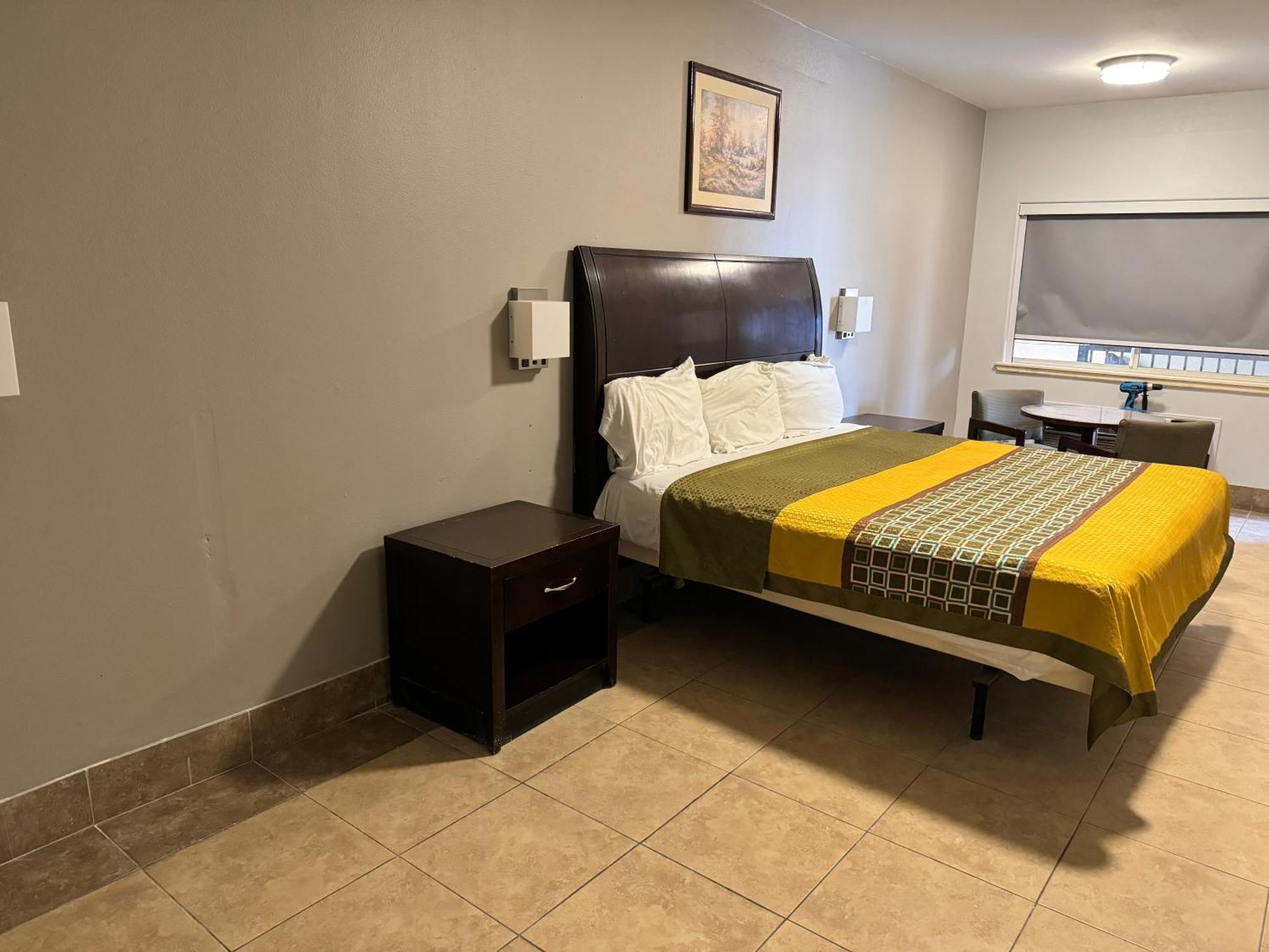 Texas Inn And Suites City Center At University Dr. Edinburg Exterior foto