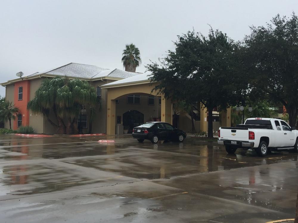 Texas Inn And Suites City Center At University Dr. Edinburg Exterior foto